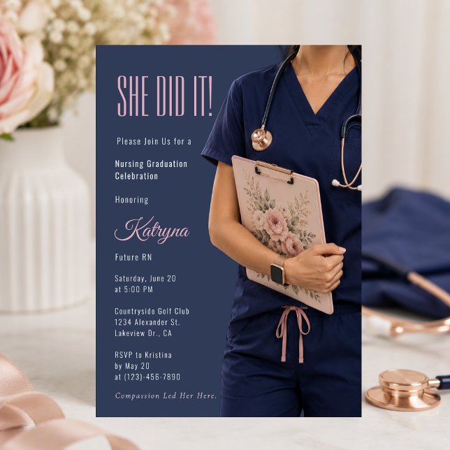 Invitation élégante pour la remise des diplômes de (Elegant future RN graduation invite with blush florals and modern navy medical theme)