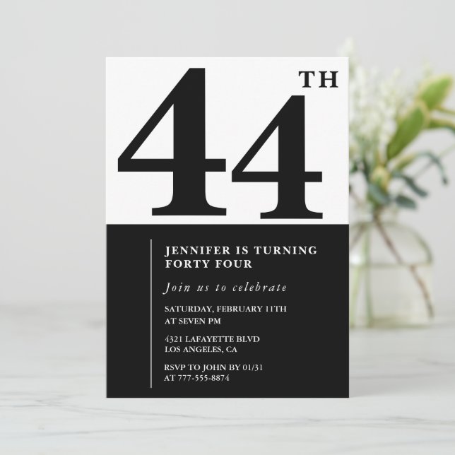 Invitation élégante pour les 44 ans d'une femme No (Debout devant)