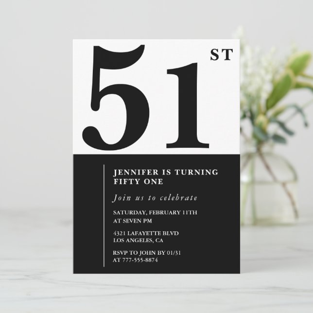Invitation élégante pour les 51 ans d'une femme No (Debout devant)