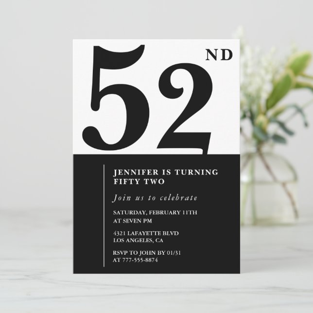 Invitation élégante pour les 52 ans d'une femme No (Debout devant)