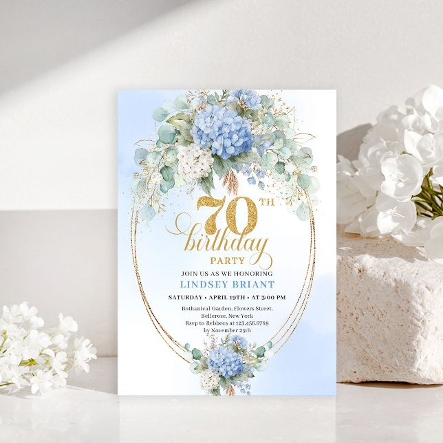 Invitation élégante pour les 70 ans avec hydrangea (Stylish 70th Birthday Light Blue Hydrangea Invitation)