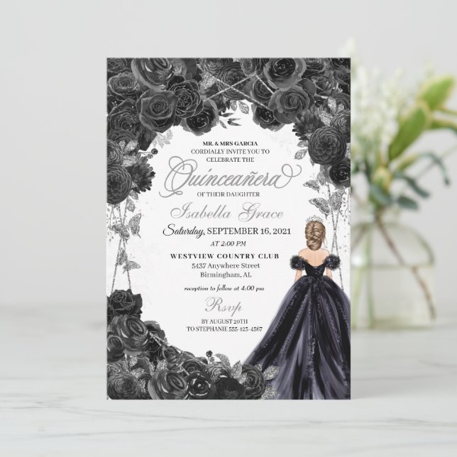 Invitation Elégante Quinceanera Florale Noir et Argent Invita (Debout devant)