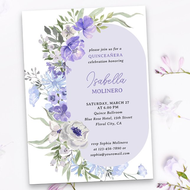 Invitation Élégante Quinceanera Florale Peri pourpre (Purple floral quinceanera invitation with modern oval framed with watercolor flowers)
