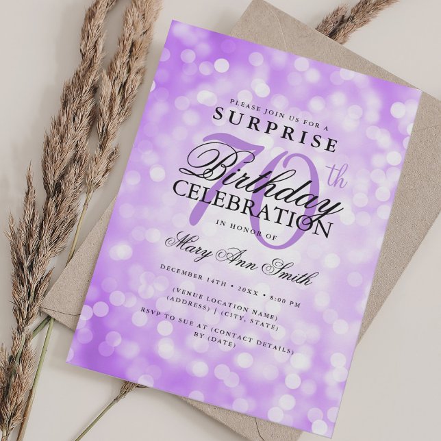 Invitation Élégante SURPRISE 70e anniversaire Lumières violet (Elegant SURPRISE 70th Birthday Purple Lights Invitation)