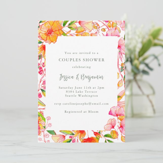 Invitation Elégante Vibrant rose Orange Couples Floral Douche (Debout devant)