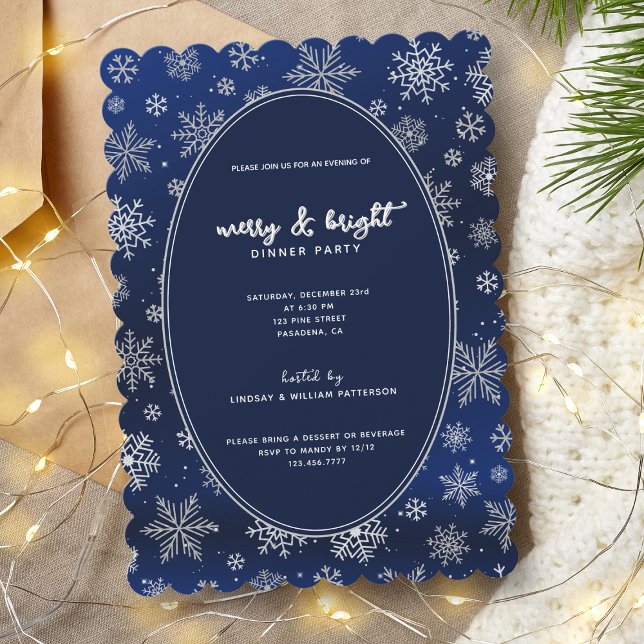 Invitation Élégants flocons d'argent sur le bleu nuit Noël (Make your event sparkle and shine, the perfect choice for a glamorous holiday gathering.)