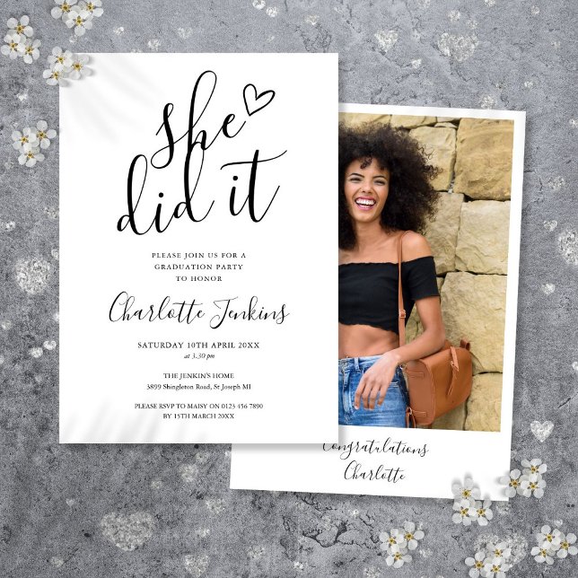 Invitation Elle a Réussi Script Coeur Photo Fête de Remise de (She Did It Script Heart Photo Graduation Party Invitation)