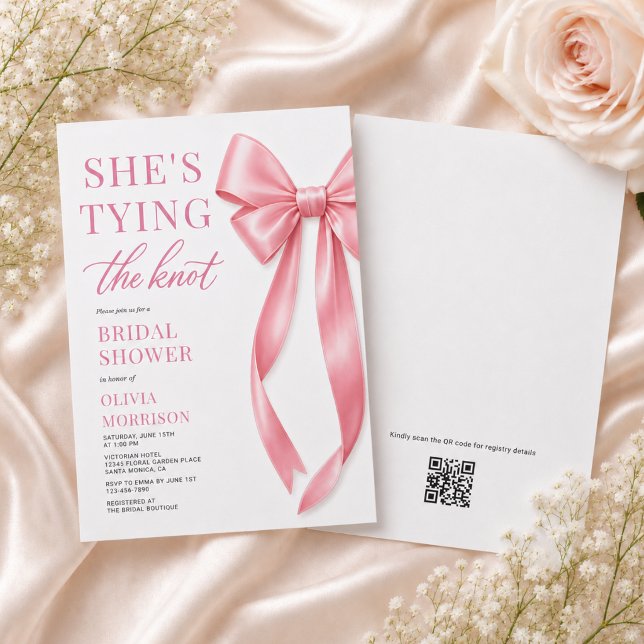 Invitation Elle Attache Le Nœud Code QR Rose Baby Shower de M (Créateur téléchargé)
