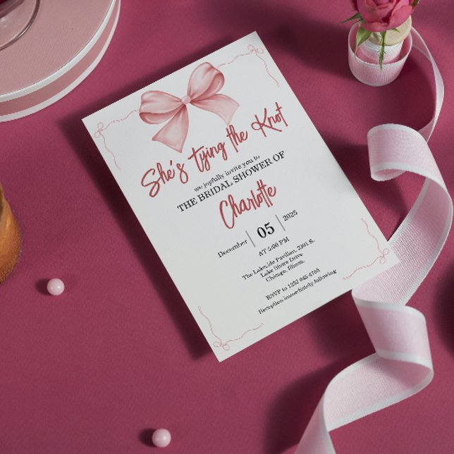Invitation elle est en train de nouer la douche nuptiale rose (cute watercolor She’s Tying the Knot Bridal Shower Invitation soft red satin bow, coquette bow)