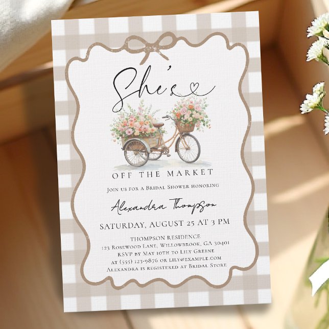 Invitation Elle est hors du marché Vélos Gingham Enterrement  (shes off the market bridal shower theme flower cart bike floral elegant rustic modern calligraphy)