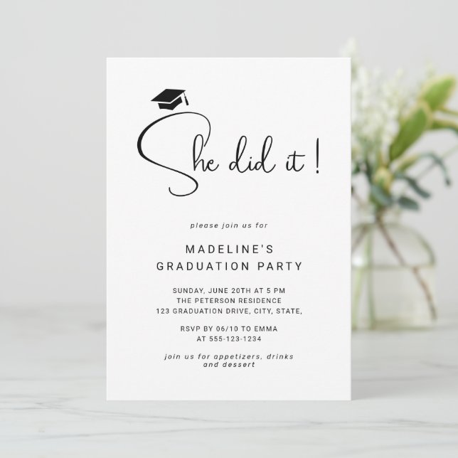 Invitation Elle L'A Fait Script Minimal Photo Graduation Part (Debout devant)