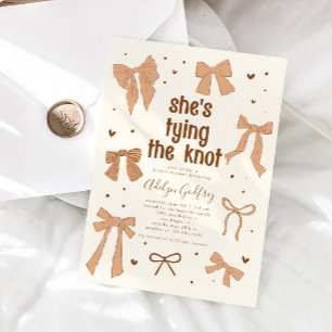 Invitation Elle noue la Fête des mariées en chou beige