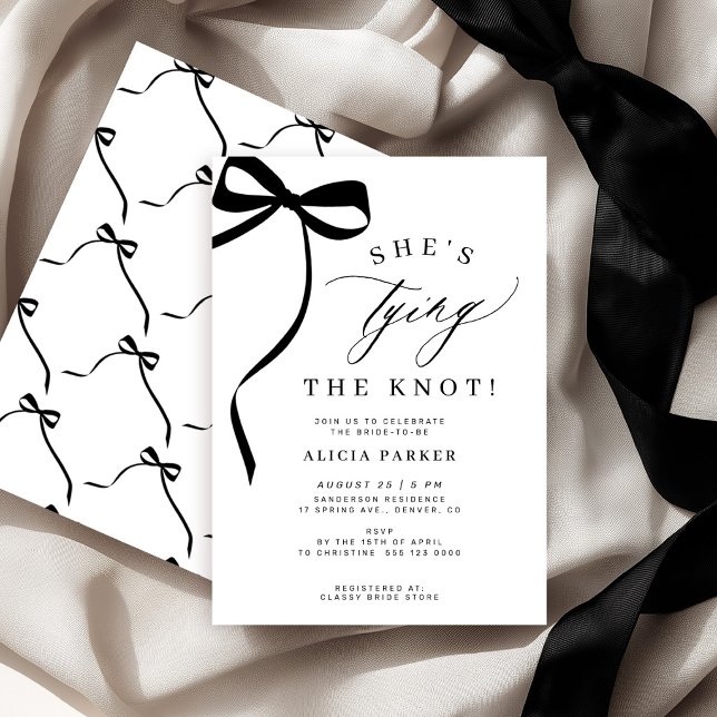 Invitation Elle noue le nœud papillon noir douche de mariée (Créateur téléchargé)