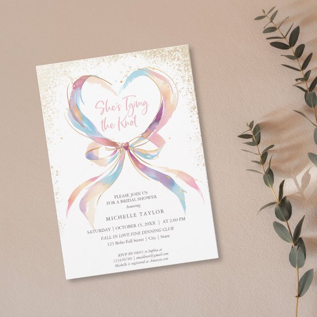 Invitation Elle noue le noeud rose Fête des mariées Bow Invit (pastel watercolor pink bow ribbon forming a heart shape with gold glitter details bridal shower invi)