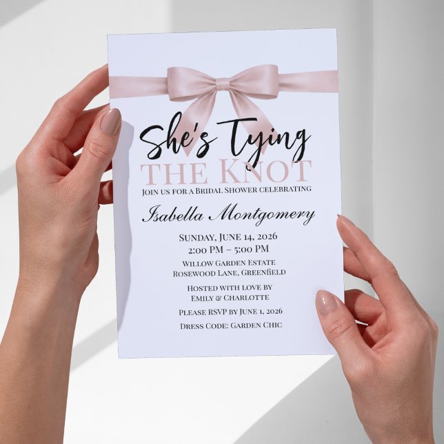 Invitation Elle Noue le Nœud Thème Rose Pâle Ruban (She’s Tying the Knot Theme Blush Pink Bow Invitation
)