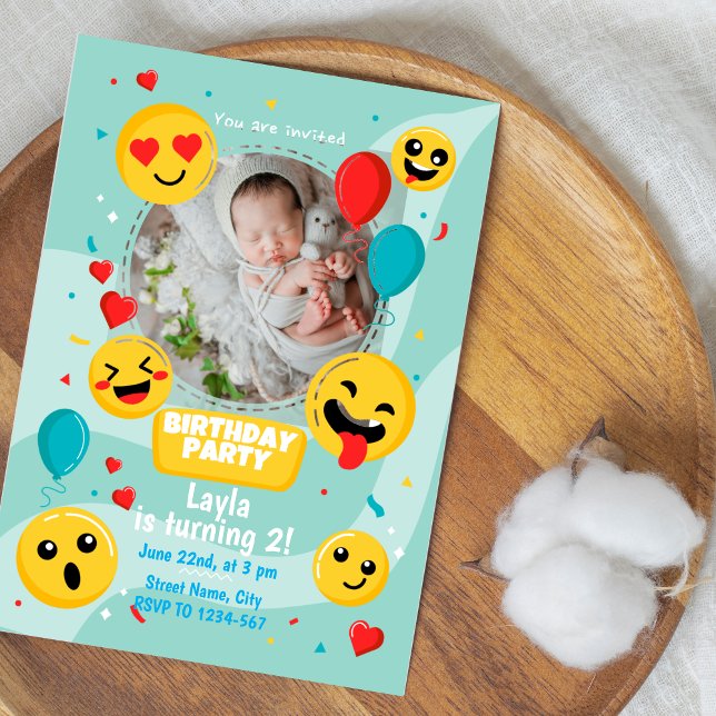 Invitation Emoji Dessiné À La Main Avec Photo Anniversaire (Hand-drawn Emoji With Photo Birthday Party Invitation)