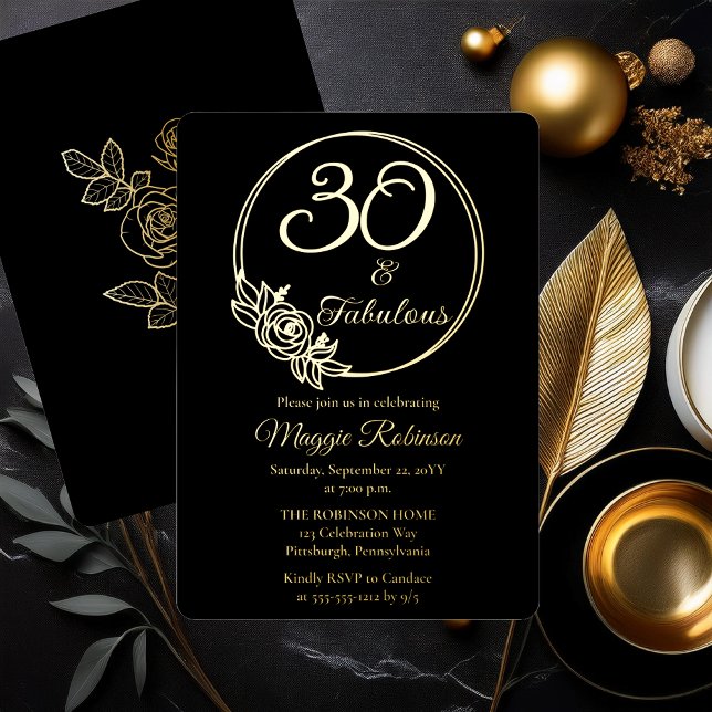 Invitation En Aluminium 30 et fabuleuse fête du 30e anniversaire bloquée (Simply Elegant Rose Wreath "30 and Fabulous" 30th Birthday Party Black Stamped Gold Foil Invitation )