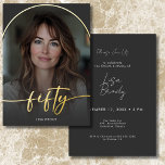 Invitation En Aluminium Anniversaire des Cinquante Ans Minimaliste Noir Ar<br><div class="desc">Célébrez dans un style élégant et discret avec cette invitation simple et moderne pour une fête d'anniversaire de cinquantième anniversaire - conçue avec un style qui vous est propre. Elle présente votre photo préférée en forme d'arc sous une superposition légèrement assombrie et bordée de véritable feuille métallique. Un "cinquante" en...</div>