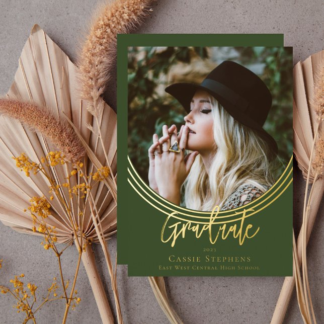 Invitation En Aluminium Arche invertie tendance Script Graduate photo vert (Inverted Arch Trendy Script Graduate Photo Green Foil Announcement)