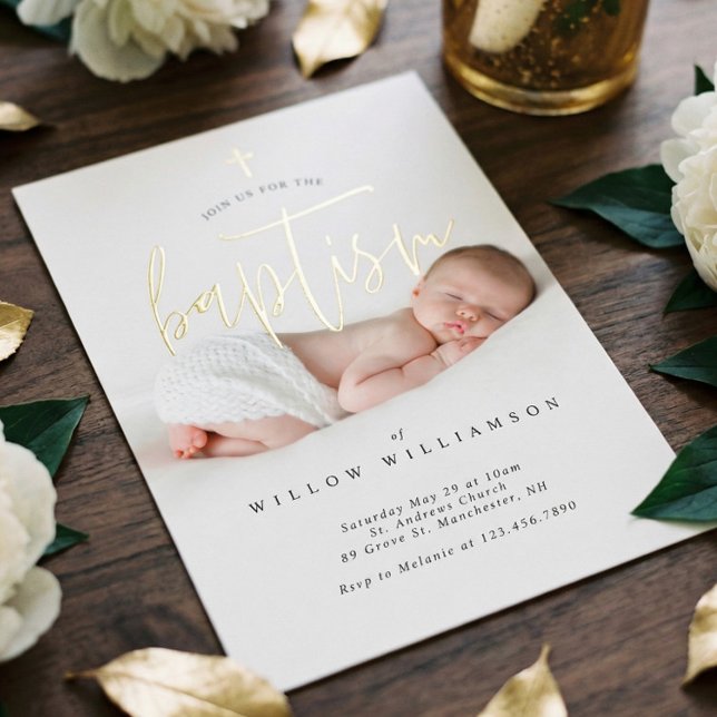 Invitation En Aluminium Calligraphie minimale d'or moderne Bébé Photo Bapt (Modern Minimalist Photo Baptism Gold Script Foil Invitation)