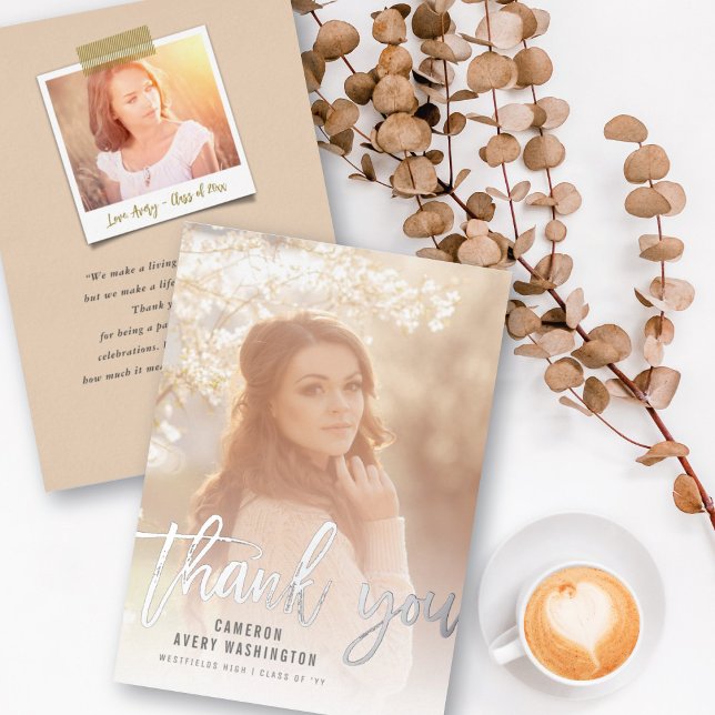 Invitation En Aluminium Calligraphie moderne de script Brush pour photo de (Brushed Script Calligraphy Modern Photo Graduation Thank You Flat Card @ zazzle.com/color_therapy)