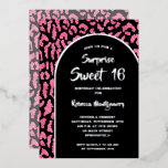 Invitation En Aluminium Chic Sweet 16 Empreinte de léopard Anniversaire Or<br><div class="desc">Célébrez le jalon de l'anniversaire du sweet sixteen avec des invitations élégantes avec les détails de votre fête en papier argenté sur un arrière - plan empreinte de léopard noir et rose chic. Cette invitation est imprimée professionnellement sur du papier de haute qualité. CORRESPONDANCE d'objets dans notre collection.</div>