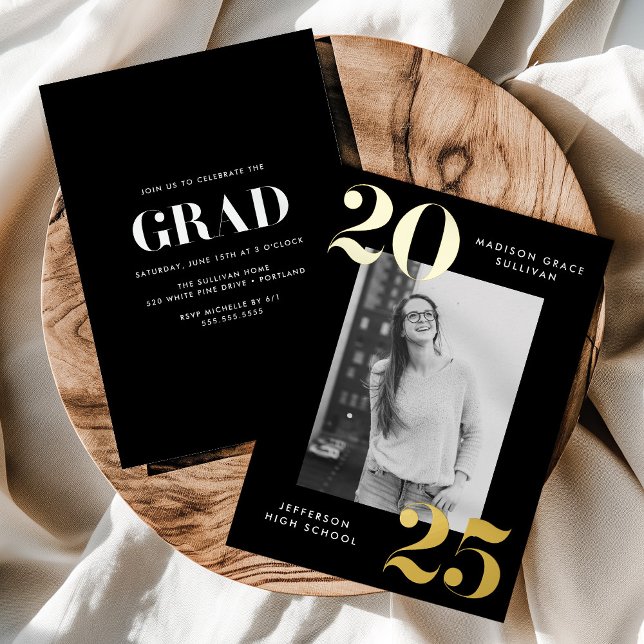 Invitation En Aluminium Classe Bold de 2025 Black and Gold Photo Graduatio (Créateur téléchargé)