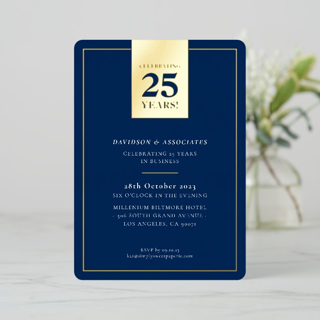 Invitation En Aluminium CORPORATE ANNIVERSARY stylish business navy gold (Debout devant)