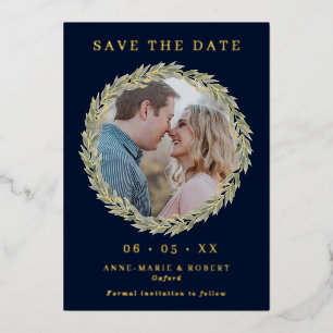 Invitation En Aluminium Couronne de laurier sur une photo de mariage bleu 