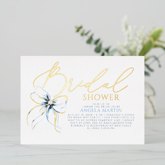 Invitation En Aluminium Dusty Blue Bow Elegant Script Modern Bridal Shower (Debout devant)