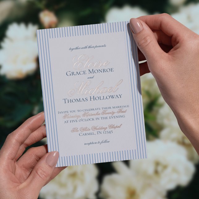 Invitation En Aluminium Élégant mariage à rayures bleues avec écriture Old (Formally invite guests to your big day with this Elegant Old Money Script Thin Stripe Foil Card!)