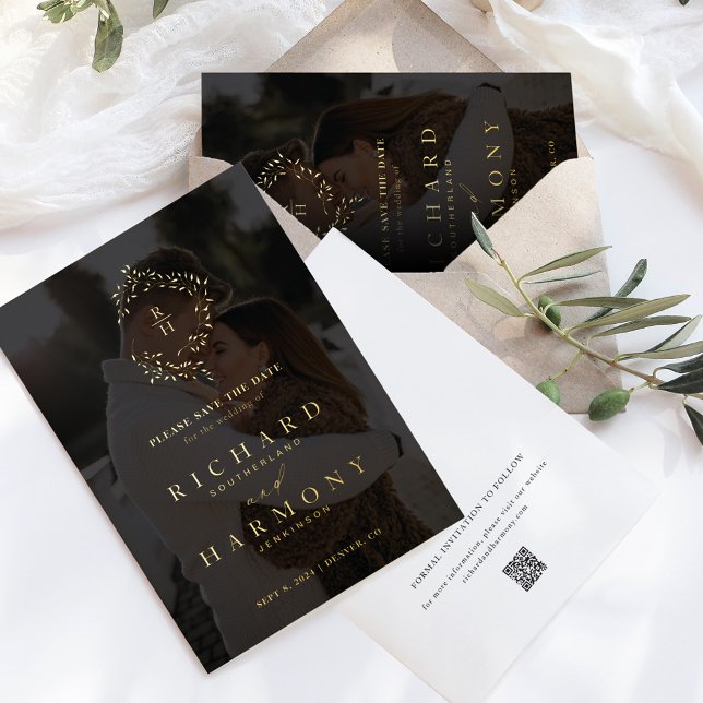 Invitation En Aluminium Élégant Monogramme Wreath Black Photo Enregistrer  (Créateur téléchargé)