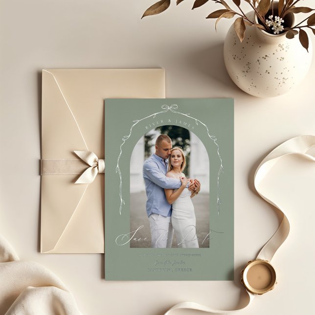 Invitation En Aluminium Élégant Vert Main Tirée Bow Ribbon Enregistrer La  (Elegant Green Hand Drawn Bow Ribbon Save The Date Foil Invitation)