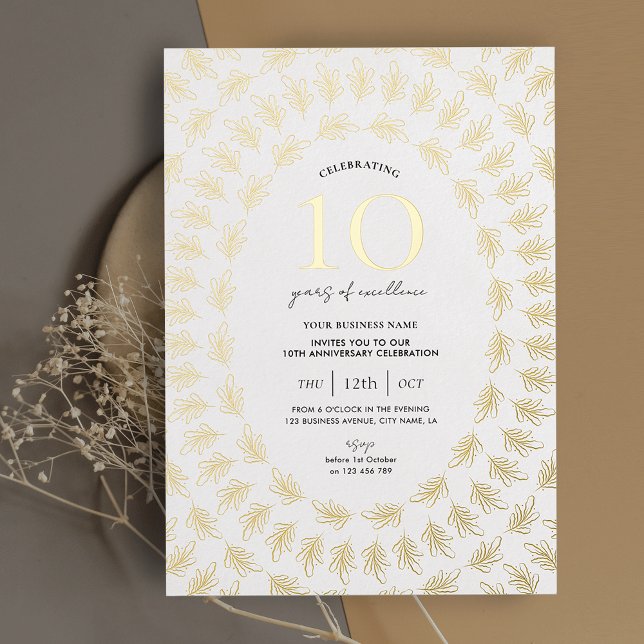 Invitation En Aluminium Fête de l'anniversaire de l'entreprise Élégant chi (Elegant white & gold business anniversary party invitation with greenery frame printed in real foil)