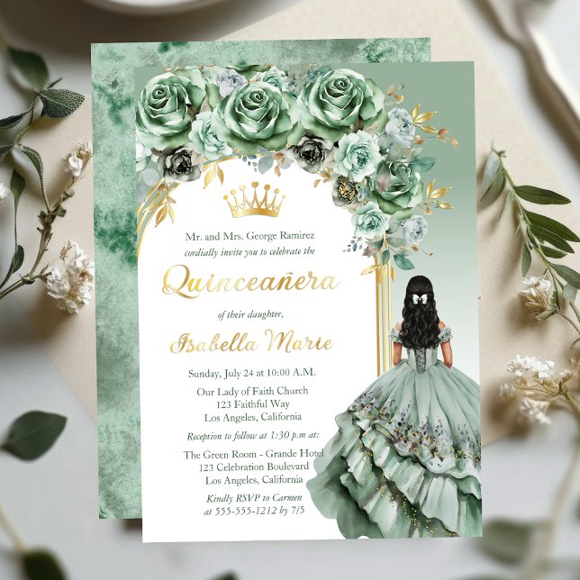 Invitation En Aluminium Fête de Quinceañera Fleurie Vert Sauge Élégant (Elegant Sage Green Rose Floral Princess-Theme Brunette Dk Haired Quinceañera Foil Invitation)