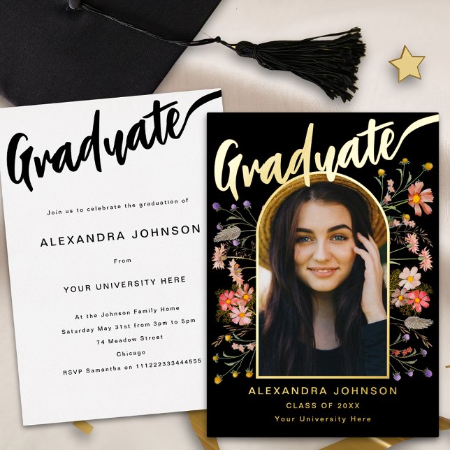 Invitation En Aluminium Fleurs bohèmes Photo de fin d'études Script de fêt (Boho floral arch graduate photo black and gold foil calligraphy graduation party invitation)
