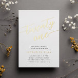 Invitation En Aluminium Golden Script 21e fête d'anniversaire<br><div class="desc">Célébrez son anniversaire d'étape avec ces invitations chic à la fête de 21e anniversaire avec "vingt et un" en écriture manuscrite en feuille d'or moderne. Personnalisez avec les détails de votre fête en dessous. Un choix inoubliable et luxueux pour fabuleuses fêtes du 21e anniversaire.</div>