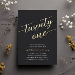 Invitation En Aluminium Golden Script 21e fête d'anniversaire<br><div class="desc">Célébrez son anniversaire d'étape avec ces invitations chic à la fête de 21e anniversaire avec "vingt et un" en écriture manuscrite en feuille d'or moderne. Personnalisez avec les détails de votre fête en dessous. Un choix inoubliable et luxueux pour fabuleuses fêtes du 21e anniversaire.</div>