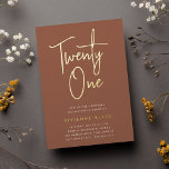 Invitation En Aluminium Golden Script 21e fête d'anniversaire<br><div class="desc">Célébrez son anniversaire d'étape avec ces invitations chic à la fête de 21e anniversaire avec "vingt et un" en écriture manuscrite en feuille d'or moderne. Personnalisez avec les détails de votre fête en dessous. Un choix inoubliable et luxueux pour fabuleuses fêtes du 21e anniversaire.</div>