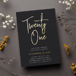 Invitation En Aluminium Golden Script 21e fête d'anniversaire<br><div class="desc">Célébrez son anniversaire d'étape avec ces invitations chic à la fête de 21e anniversaire avec "vingt et un" en écriture manuscrite en feuille d'or moderne. Personnalisez avec les détails de votre fête en dessous. Un choix inoubliable et luxueux pour fabuleuses fêtes du 21e anniversaire.</div>