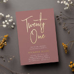 Invitation En Aluminium Golden Script 21e fête d'anniversaire<br><div class="desc">Célébrez son anniversaire d'étape avec ces invitations chic à la fête de 21e anniversaire avec "vingt et un" en écriture manuscrite en feuille d'or moderne. Personnalisez avec les détails de votre fête en dessous. Un choix inoubliable et luxueux pour fabuleuses fêtes du 21e anniversaire.</div>