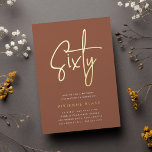 Invitation En Aluminium Golden Script 60e fête d'anniversaire<br><div class="desc">Célébrez son anniversaire d'étape avec ces invitations chic à la fête du 60e anniversaire avec "soixante" en écriture manuscrite en feuille d'or moderne. Personnalisez avec les détails de votre fête en dessous. Un choix inoubliable et luxueux pour de fabuleuses célébrations du 60e anniversaire.</div>
