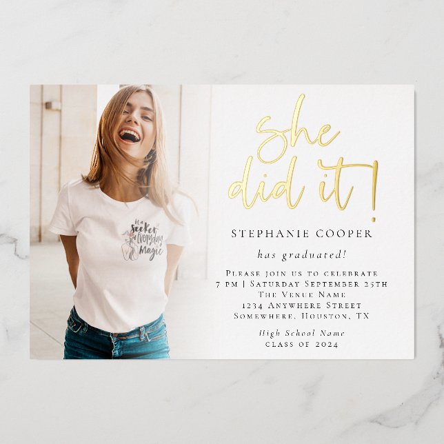 Invitation En Aluminium Grad 2025 Photo Elle L'A Fait Graduation Gold (Recto)