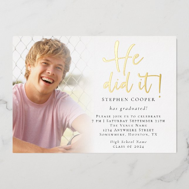 Invitation En Aluminium Grad 2025 Photo Il L'A Fait Graduation Or (Recto)