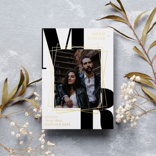 Invitation En Aluminium Grandes initiales noires Photo moderne Enregistrer (Créateur téléchargé)