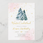 Invitation En Aluminium Hiver Onederland 1er anniversaire fille<br><div class="desc">Célébrez le premier anniversaire de votre bébé avec cette invitation d’anniversaire d’hiver rose pastel et or,  qui comprend une forêt de pins d’aquarelle et des flocons de neige dans votre choix de feuille d’or argent,  or ou rose. Avec élégante calligraphie manuscrite.</div>