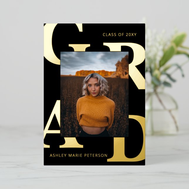 Invitation En Aluminium Lettres Gras Modernes Black Gold Photo Graduation (Debout devant)