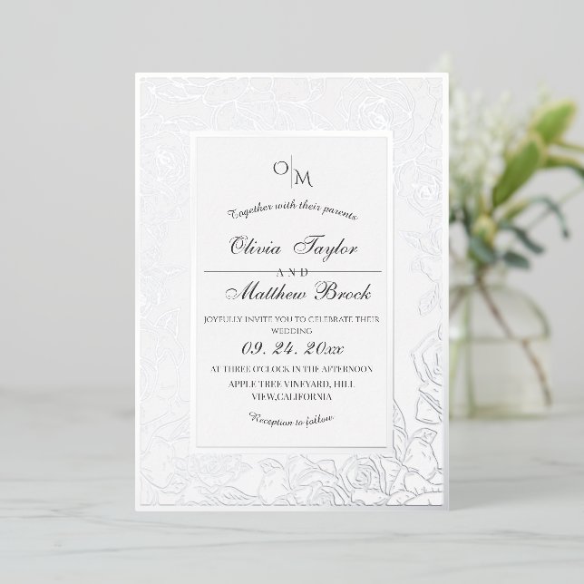 Invitation En Aluminium Mariage élégant moderne avec feuille de fleur blan (Debout devant)