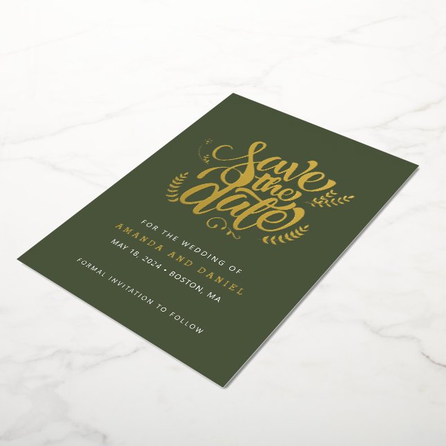 Invitation En Aluminium Mariage Moderne Calligraphié en Vert Olive (Rotation)