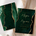 Invitation En Aluminium Mariage moderne Emerald Green Agate<br><div class="desc">Cette élégante invitation de mariage présente une image arrière - plan d'agate d'aquarelle vert émeraude parée de parties scintillant en faux or. Le texte personnalisable combine écriture manuscrite moderne couleur or,  cuivre et polices italiques. L'envers présente un design coordonné vert émeraude et or agate.</div>